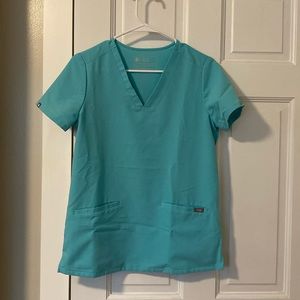 XS Figs Casma 3 pocket scrub top